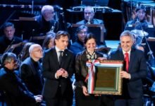 Gobernador Llaryora en el Teatro Coliseo de Bell Ville durante los aniversarios de la Sociedad Italiana y el teatro.