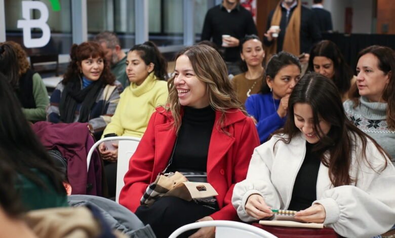 Emprendedores participando en una capacitación de Córdoba Emprendedora y Bancor
