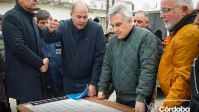 El gobernador Llaryora recorre el barrio Villa Unión para supervisar el avance de las obras