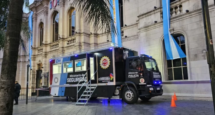 Imagen de la Policía de Córdoba desplegando un operativo de seguridad en la ciudad