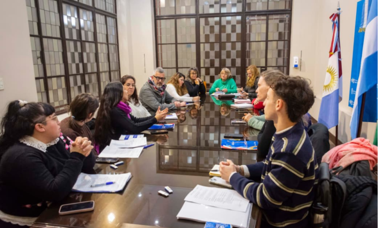 Reunión de trabajo entre miembros de las Coordinaciones Locales de Educación