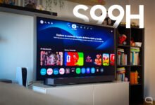 Imagen de la Samsung S99H y la barra de sonido Q990H en un salón