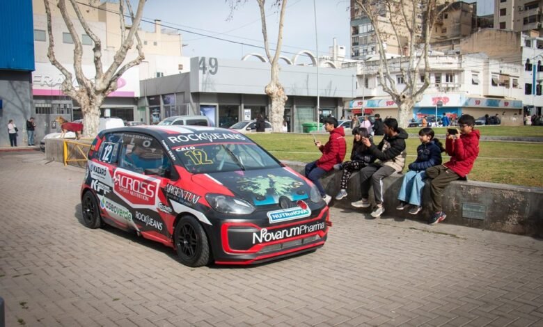 Turismo Pista en Río Cuarto, autos de competición en la pista