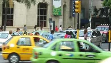 Taxistas cordobeses protestando por la regulación de aplicaciones de transporte
