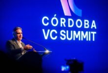 Foto de emprendedores trabajando en una oficina compartida en Córdoba