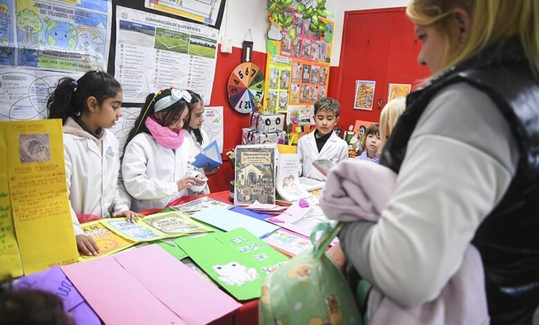 Estudiantes durante la Feria de Ciencias en Córdoba