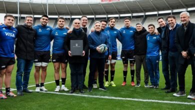 El gobernador Llaryora con los jugadores de Los Pumas