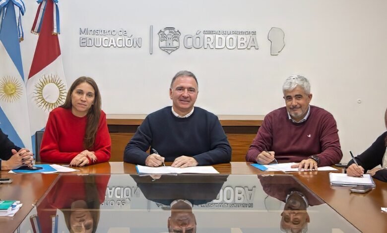 Firma del convenio entre los ministerios de Educación y Salud