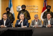 Imagen del gobernador Martín Llaryora presentando la Ley Antibúnker y Antiaguantadero
