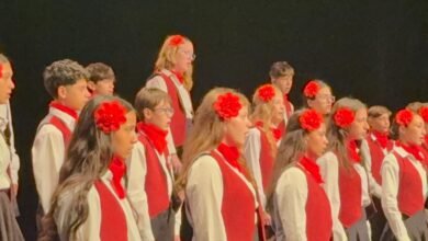 Miembros del Coro de Niños Cantores de Córdoba en el escenario durante el Concurso Internacional de Coros de Provenza