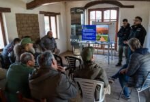 Guardaparques en capacitación para combate de incendios forestales