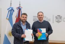 Firma del convenio entre el Ministerio de Educación y la Municipalidad de Serrano