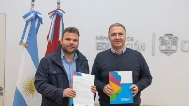 Firma del convenio entre el Ministerio de Educación y la Municipalidad de Serrano
