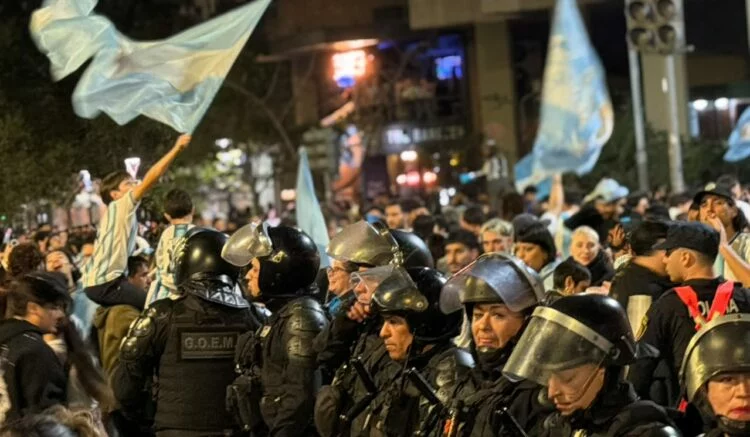 Imagen de la Policía de Córdoba en acción durante un operativo de seguridad