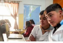 Estudiantes de Córdoba trabajando en un proyecto de matemática con tecnología