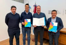 Firma del convenio de colaboración entre el Ministerio de Educación y la Municipalidad de Santa Catalina