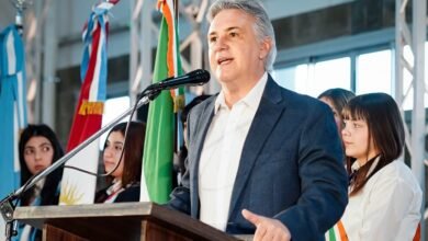 Imagen de la inauguración del IPET N° 386 con autoridades y comunidad educativa