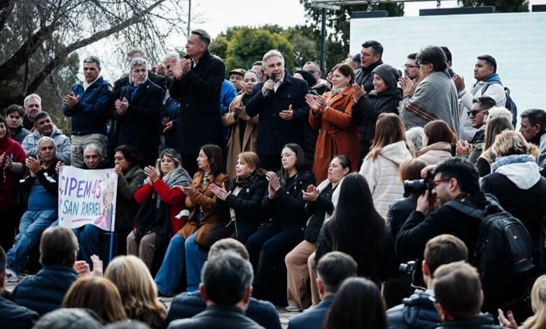 Imagen de la presentación del programa Cordobeses en Alerta con el gobernador Martín Llaryora