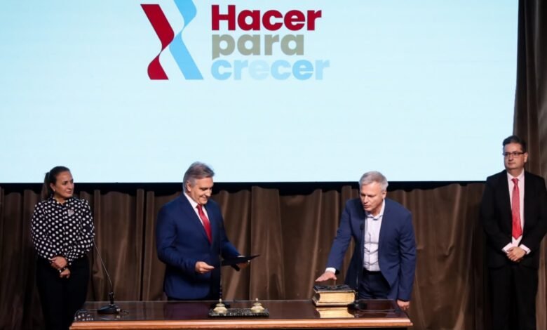 Gabriel Frizza toma juramento como ministro de Cooperativas y Mutuales