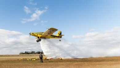 Bomberos en capacitación para operaciones seguras con aeronaves