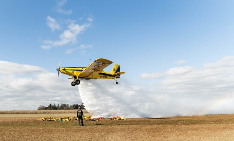 Bomberos en capacitación para operaciones seguras con aeronaves