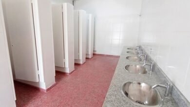 Imagen de la fachada renovada de la Escuela Cadetes de la Fuerza Aérea Argentina