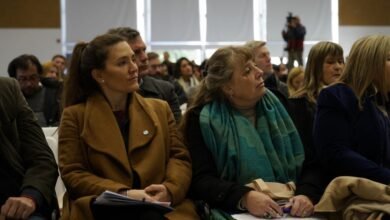 Estudiantes de escuelas especiales participando en una clase de inglés