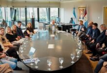 Reunión del gobernador con representantes de salas cinematográficas