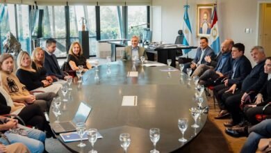Reunión del gobernador con representantes de salas cinematográficas