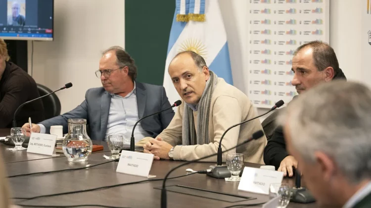 Imagen de maquinaria agrícola en un campo de Córdoba