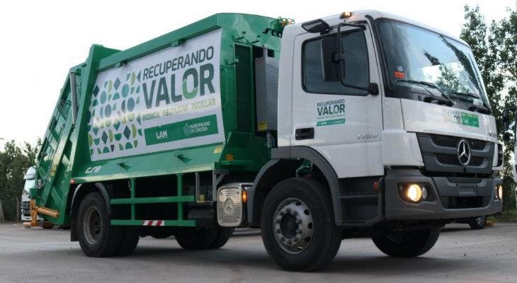 Imagen de un camión de recolección de residuos en la ciudad de Córdoba