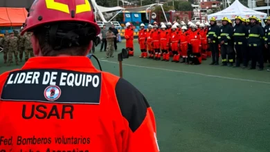 Bomberos en acción durante un incendio en Córdoba