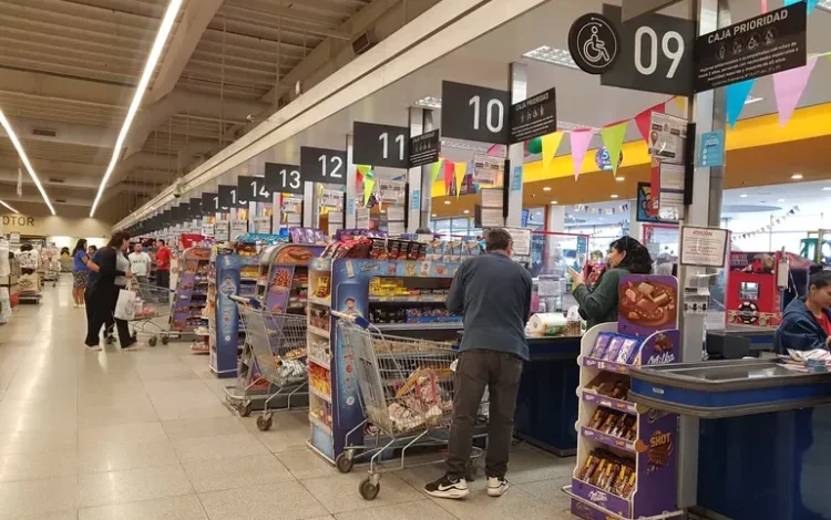 Bolsas de papel reciclado en un supermercado