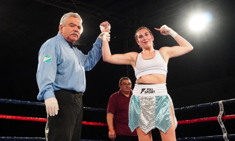 Imagen de la noche de boxeo en el Superdomo Municipal de San Francisco