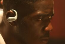 Imagen de los nuevos Galaxy Buds con diseño de gancho