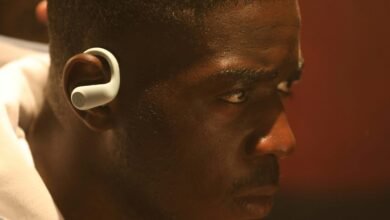Imagen de los nuevos Galaxy Buds con diseño de gancho