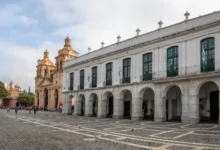Imagen de un cielo gris sobre la ciudad de Córdoba