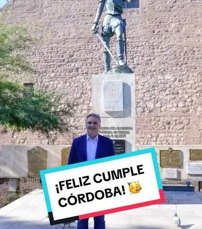 Imagen de la ciudad de Córdoba con su arquitectura colonial y su vida vibrante