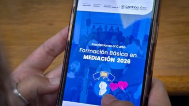Imagen de un grupo de personas en una sesión de mediación