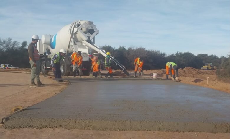 Imagen de la ruta que une Colonia Caroya y Tinoco durante su pavimentación