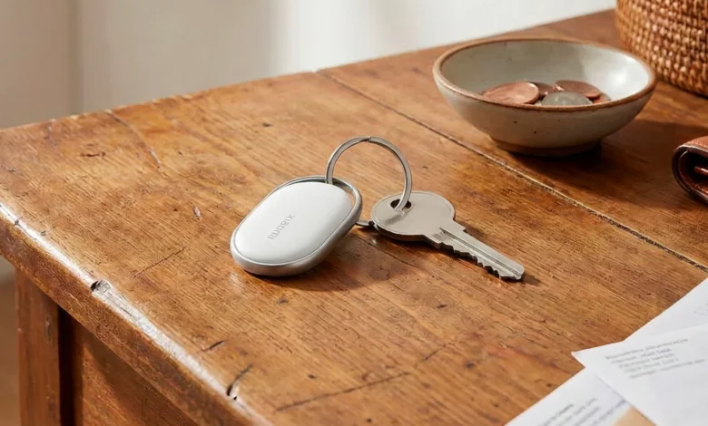 Imagen de un AirTag de Apple y sus alternativas
