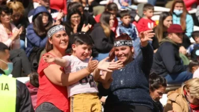 Niños y familias disfrutando de la Fiesta del Día de las Infancias en el Estadio Mario Alberto Kempes