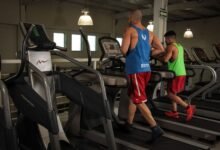 Persona entrenando en un gimnasio de Córdoba al inicio de septiembre