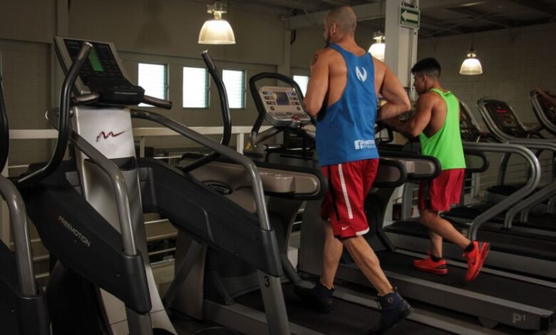 Gimnasio con gente entrenando en Córdoba