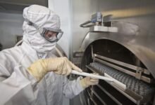 Investigación en biotecnología en un laboratorio