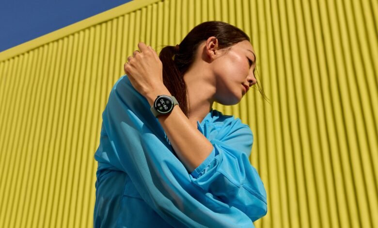 Imagen del Pixel Watch 5 en diferentes colores y con varias correas