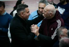 Personas mayores jugando newcom en un club de Córdoba
