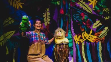 Niñas y niños disfrutando de un espectáculo de títeres en el Teatro Real