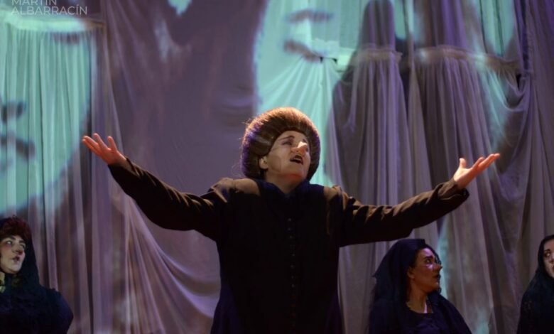 Imagen de la obra Bernarda (La de la casa) en el Teatro Real de Córdoba