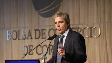 El Ministro de Economía, Luis Caputo, en una conferencia de prensa
